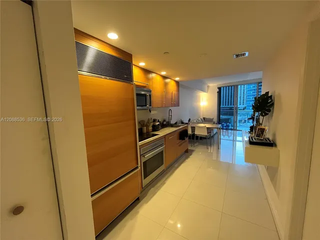 1-bedroom rental at 465 Brickell Avenue #804, Miami