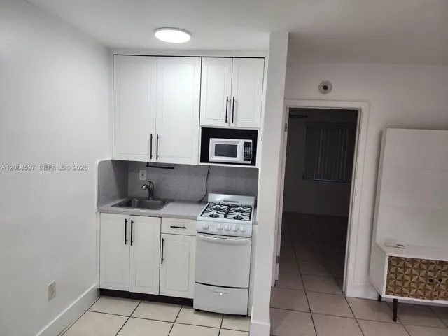 1-bedroom rental at 443 SW 4th Avenue #3, Miami
