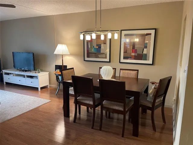 2-bedroom rental at 17001 NE 13th Avenue #302, Miami