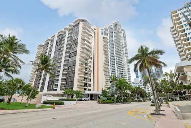 1-bedroom rental at 6423 Collins Avenue #1201, Miami Beach