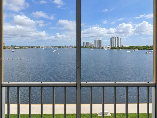 1-bedroom rental at 2920 Point East Drive #N603, Aventura