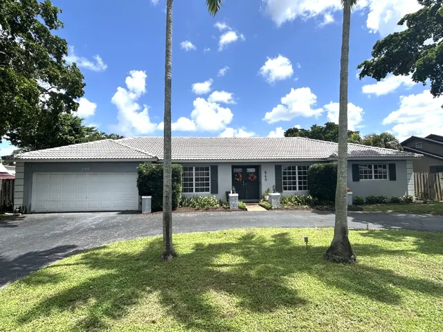 4-bedroom home at 560 S LAKE DASHA Drive, Plantation