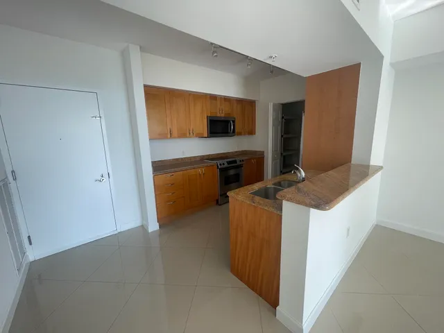 2-bedroom rental at 1755 E HALLANDALE BEACH Boulevard #1005E, Hallandale Beach