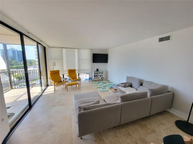 2-bedroom home at 20379 W Country Club Drive #539, Aventura