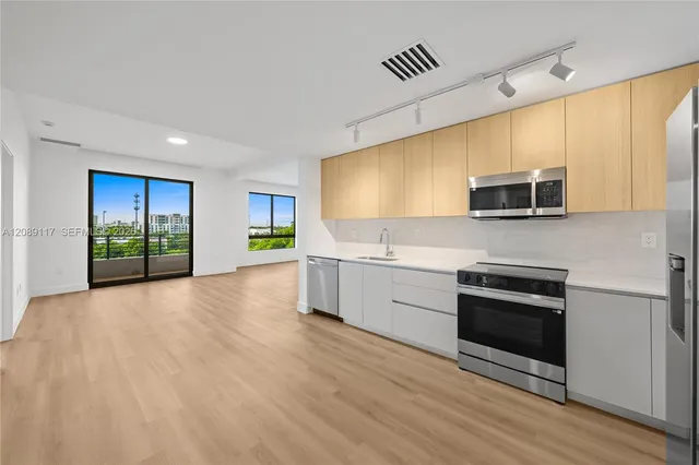 1-bedroom rental at 215 SE 4th Street #406, Hallandale Beach