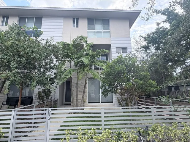 3-bedroom rental at 612 NE 12th Avenue #612, Fort Lauderdale