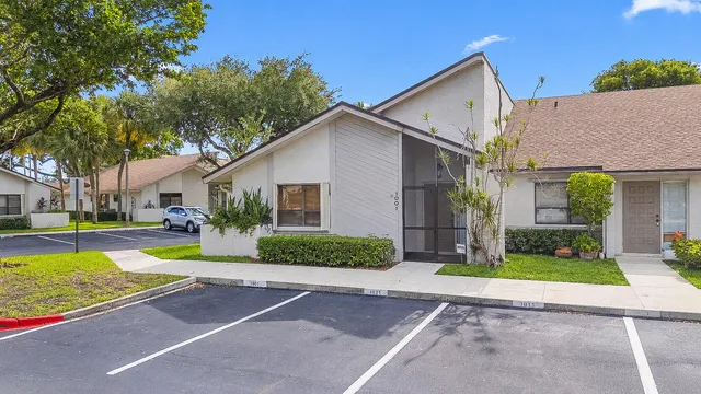 2-bedroom home at 1001 NW 79th Avenue, Plantation