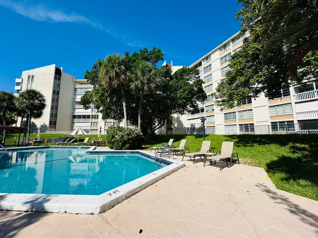 2-bedroom home at 6902 Environ Boulevard #1c, Lauderhill