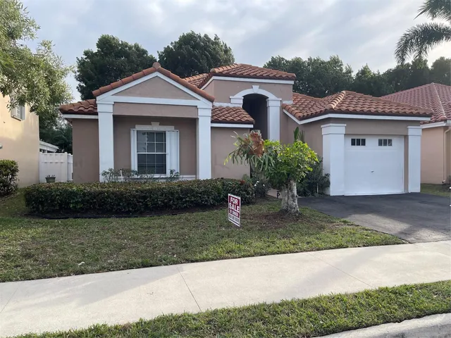 2-bedroom home at 480 Somerset Way, Weston