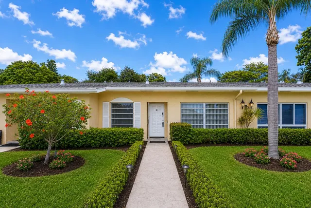 2-bedroom home at 13788 Via Flora #B, Delray Beach