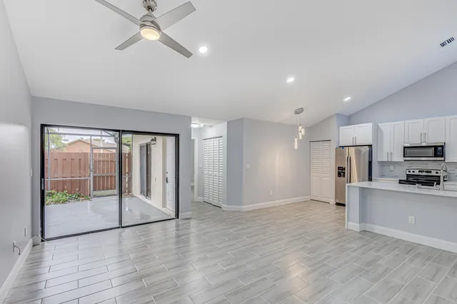 3-bedroom rental at 1240 SUMMIT PLACE Circle #D, West Palm Beach