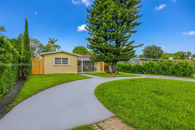 3-bedroom home at 304 SW 68th Avenue, Pembroke Pines