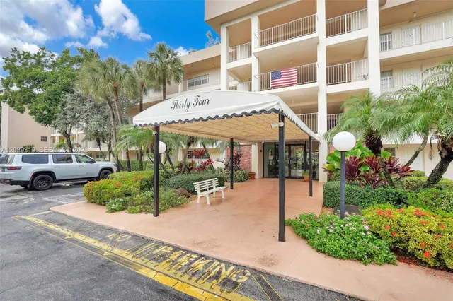 2-bedroom home at 3051 S Palm Aire Drive #308, Pompano Beach