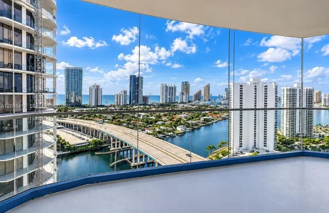 2-bedroom home at 19355 Turnberry Way #24E, Aventura