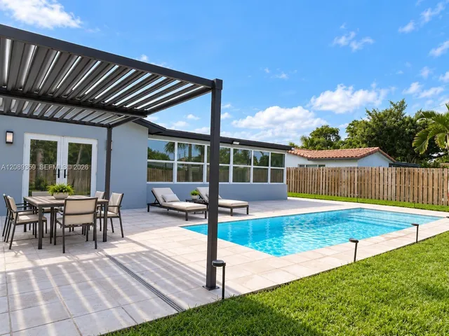 4-bedroom home at 401 S Highland Drive, Hollywood