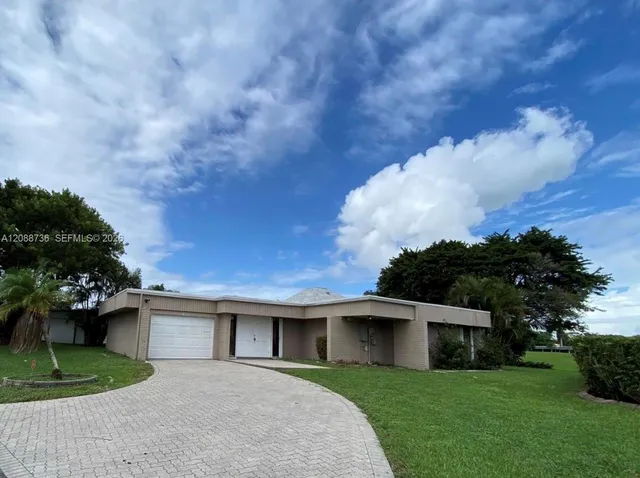 3-bedroom home at 6105 Royal Poinciana Lane, Tamarac