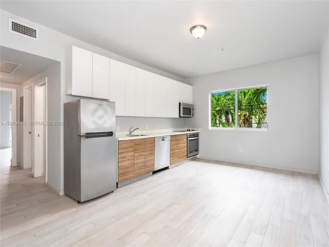 2-bedroom home at 820 15th Street #205, Miami Beach