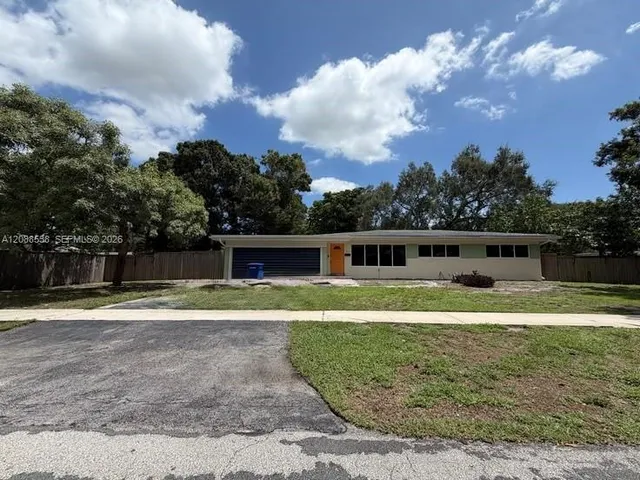 4-bedroom home at 252 SW 61st Avenue, Plantation