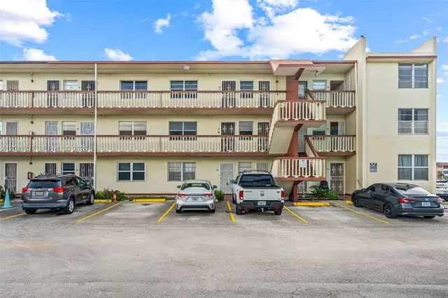 2-bedroom home at 1481 NE Miami Gardens Drive #363, Miami