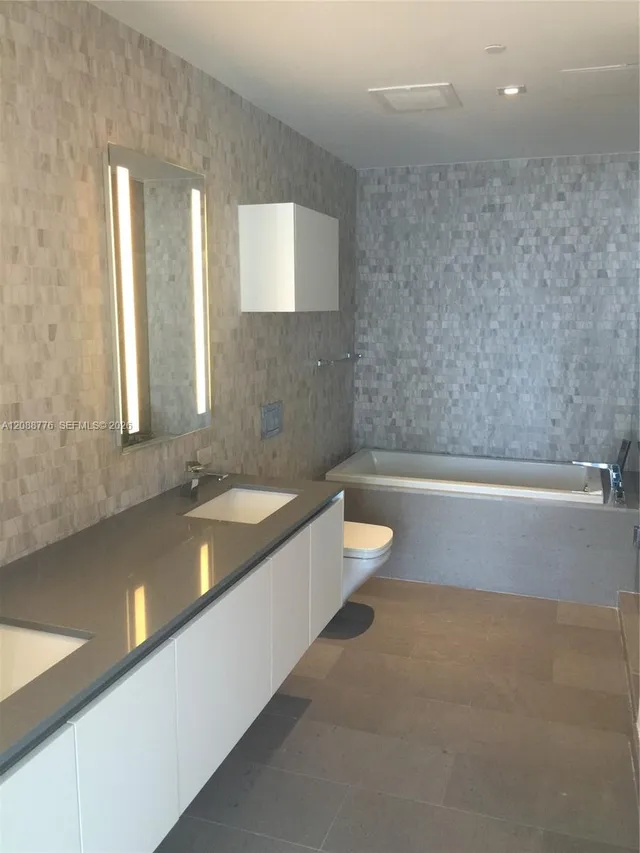 1-bedroom rental at 68 SE 6th Street #3405, Miami