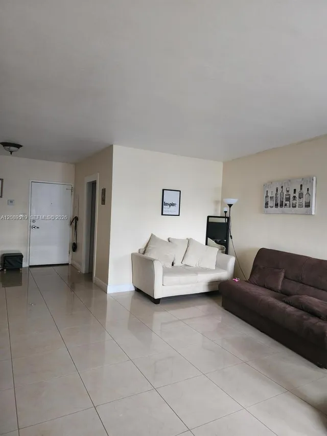 1-bedroom rental at 7441 Wayne Avenue #3O, Miami Beach