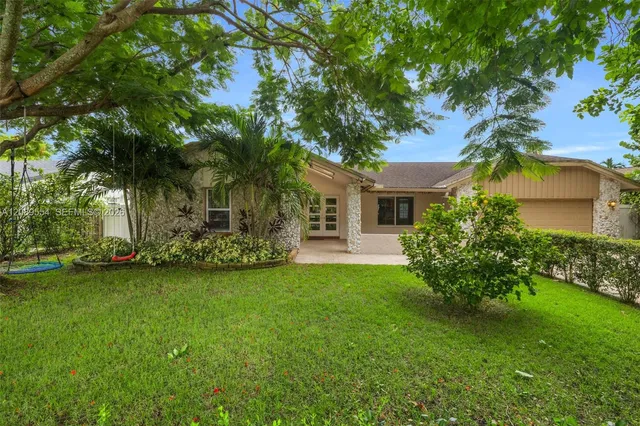 5-bedroom rental at 7700 NW 11th Place, Plantation