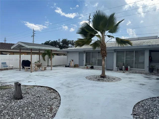 1-bedroom rental at 2716 NE 32nd Street #5, Fort Lauderdale