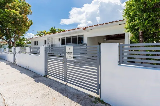 3-bedroom rental at 962 SW 6th Avenue, Miami