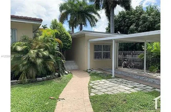 3-bedroom rental at 800 SW 25th Road, Miami