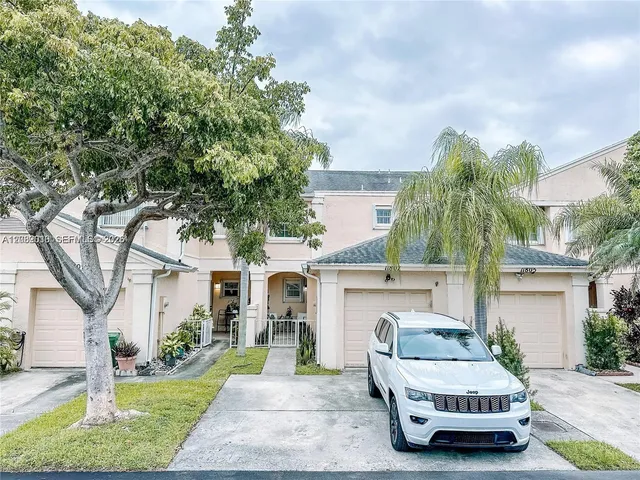 2-bedroom rental at 11807 SW 99th Lane, Miami