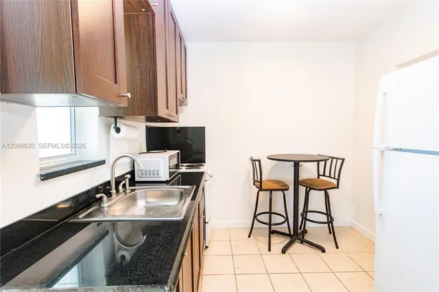 1-bedroom rental at 1840 Fillmore Street #1, Hollywood