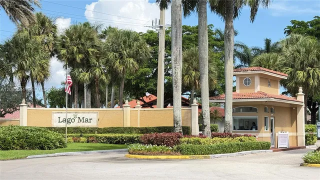 2-bedroom rental at 400 NW 127th Avenue #16, Plantation