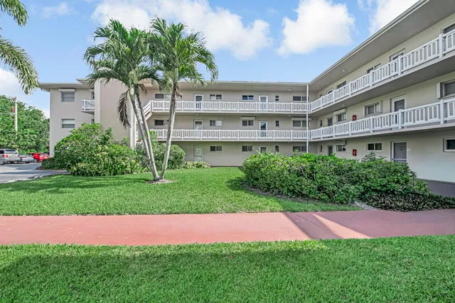 2-bedroom home at 2855 GARDEN Drive S #102, Palm Springs
