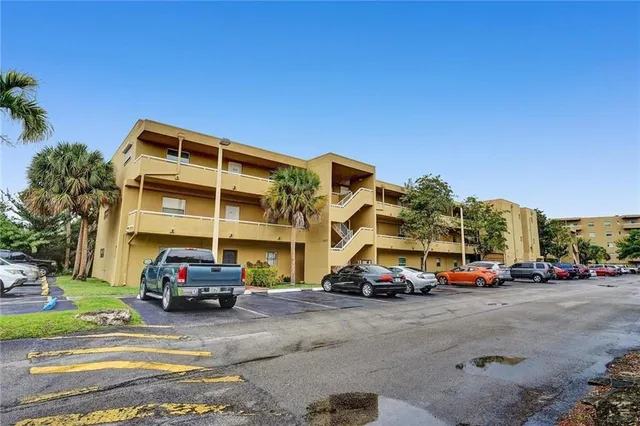 3-bedroom rental at 4131 STIRLING #305, Dania Beach