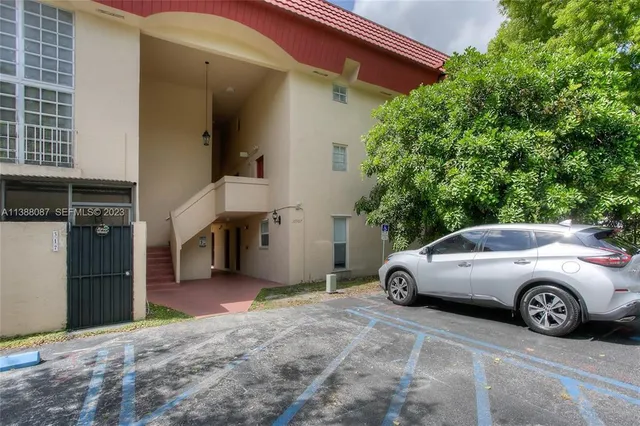 1-bedroom rental at 10907 N Kendall Drive #427, 