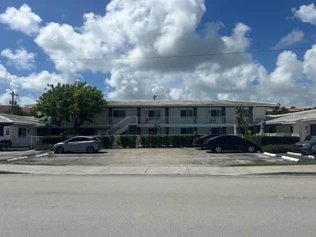 1-bedroom rental at 330 W CAMINO REAL #11, Boca Raton