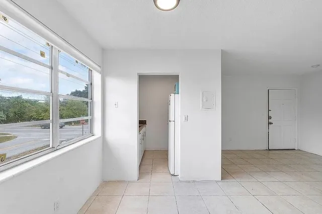 1-bedroom rental at 14950 N Miami Avenue #6, Miami