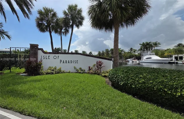1-bedroom home at 450 Paradise Isle Boulevard #109, Hallandale Beach