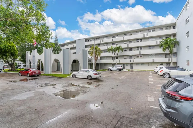 2-bedroom home at 1700 NE 191st Street #508, Miami