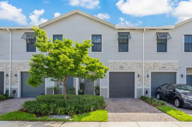 3-bedroom rental at 856 NW 3rd Way, Pompano Beach