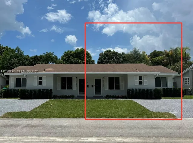 3-bedroom rental at 11053 SW 79th Avenue #11053, Pinecrest