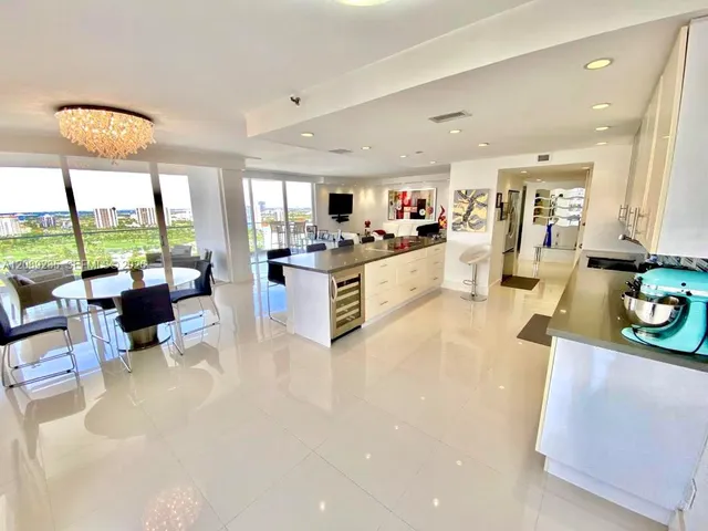 2-bedroom rental at 19707 Turnberry Way #27D, Aventura