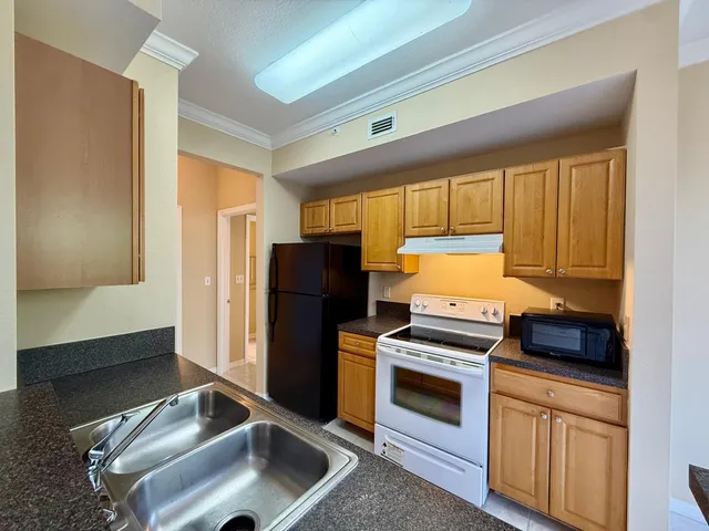 1-bedroom rental at 15045 Michelangelo Boulevard #102, Delray Beach