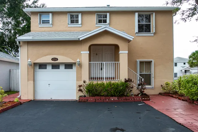 3-bedroom rental at 4254 SW 72ND Way, Davie