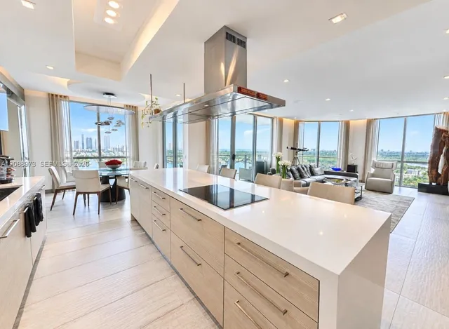 3-bedroom home at 17111 Biscayne Boulevard #2210, North Miami Beach