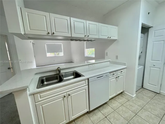 2-bedroom rental at 17125 N Bay Road #3213, Sunny Isles Beach
