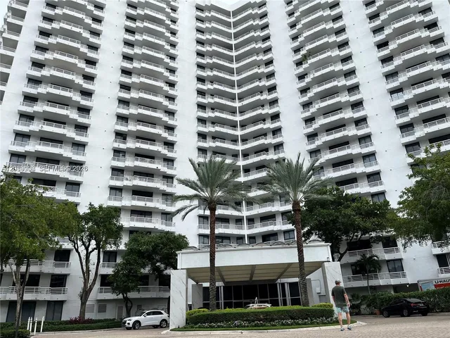 3-bedroom rental at 3300 NE 192nd Street #206, Aventura