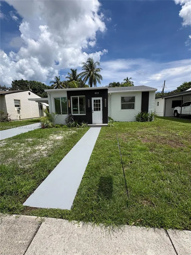 3-bedroom rental at 825 S 28th Avenue, Hollywood
