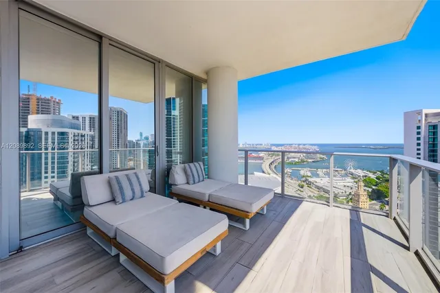 4-bedroom rental at 851 NE 1st Avenue #3711, Miami