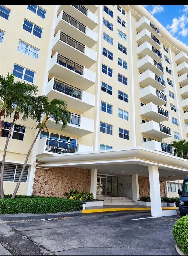 2-bedroom rental at 401 Golden Isles Drive #1015, Hallandale Beach